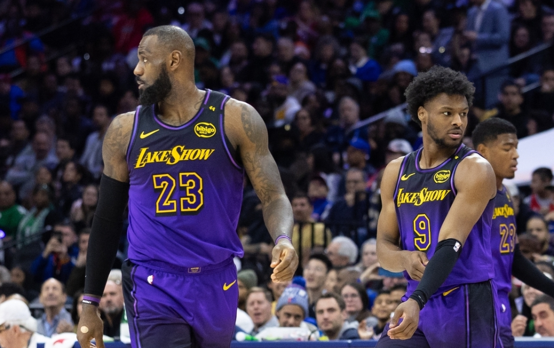 开云体育入口-阿里纳斯：湖人靠卖布朗尼球衣都能给够詹姆斯工资！还怪詹姆斯？