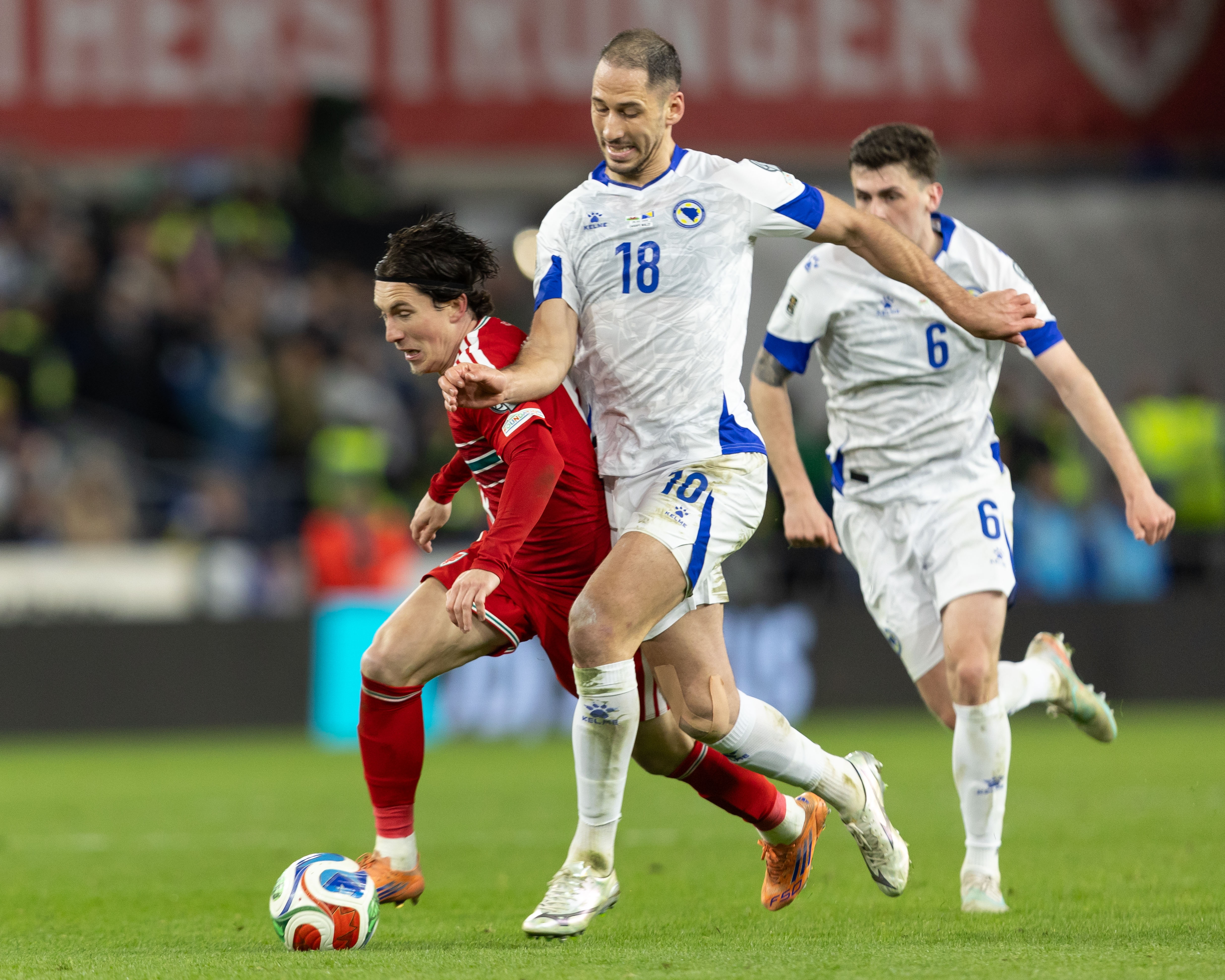 开云体育下载-波黑后卫：意大利是世界最强球队之一；这是我第一次在赛后哭